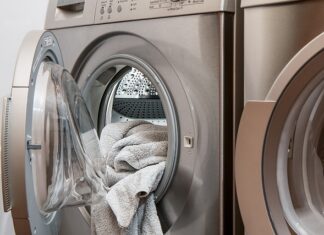 W jakich przypadkach nie można powierzyć pracownikowi prania odzieży roboczej?